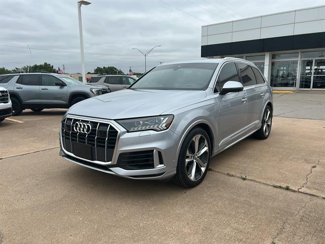 2020 Audi Q7 Prestige 55 TFSI quattro Tiptronic in Silver — front three-quarter view